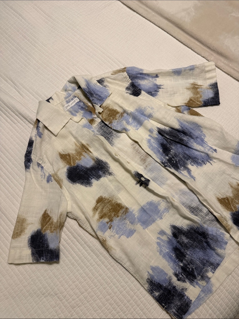 Zara Short-Sleeve Button-Up Shirt in Cream with Blue and Brown Brushstrokes
